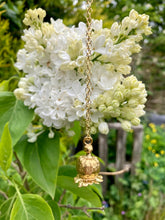 Load image into Gallery viewer, Gold Poppy Seedhead Necklace